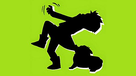 Lazzy Shin was dragged to the dungeon.